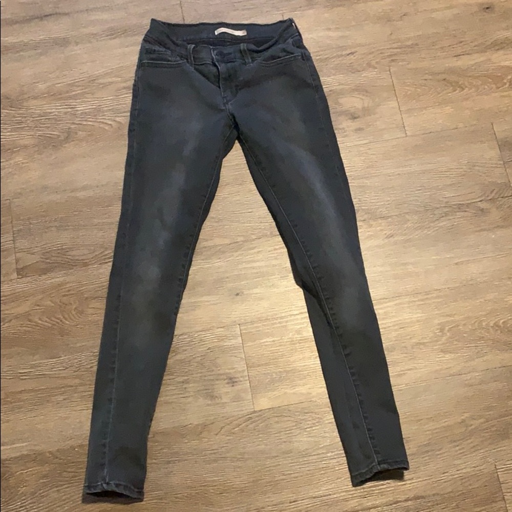 Gray Levi’s denim jeans